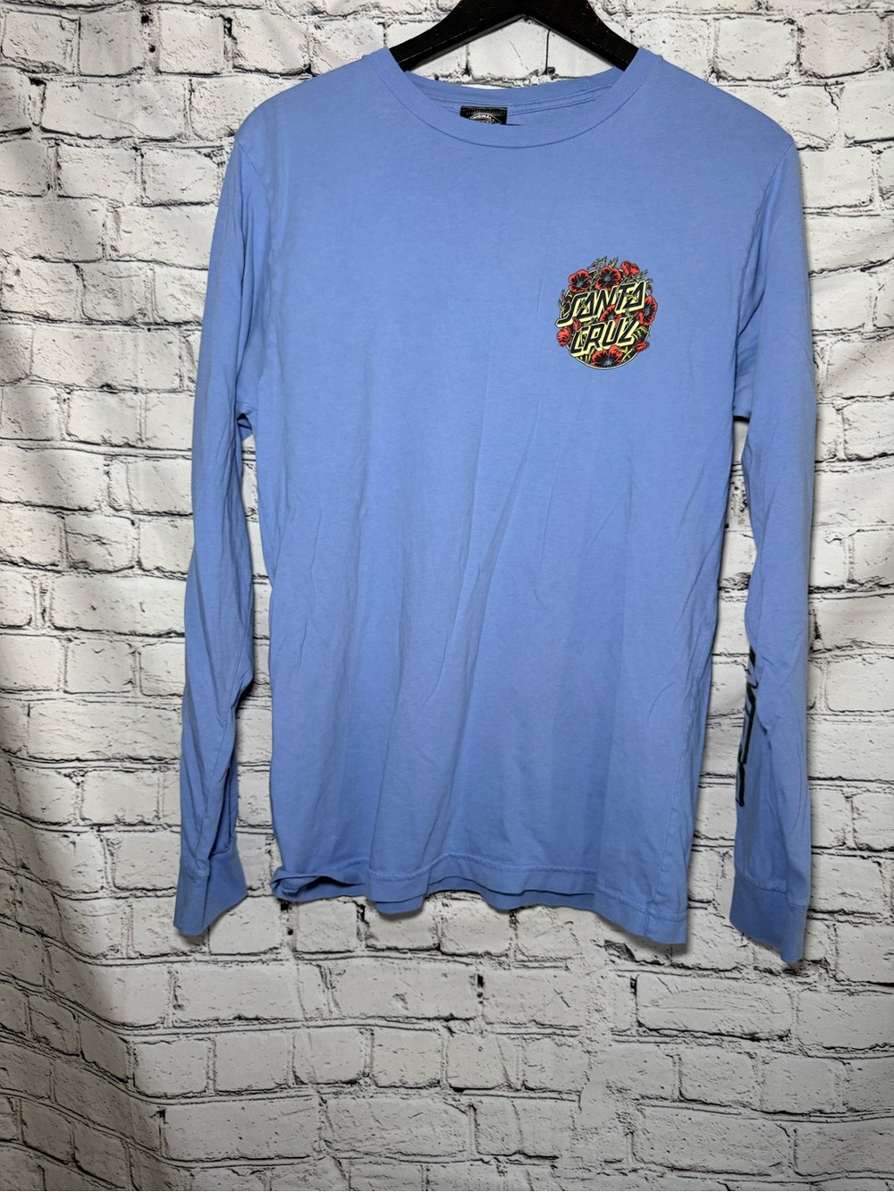 Santa Cruz. Graphic long sleeve. Size M